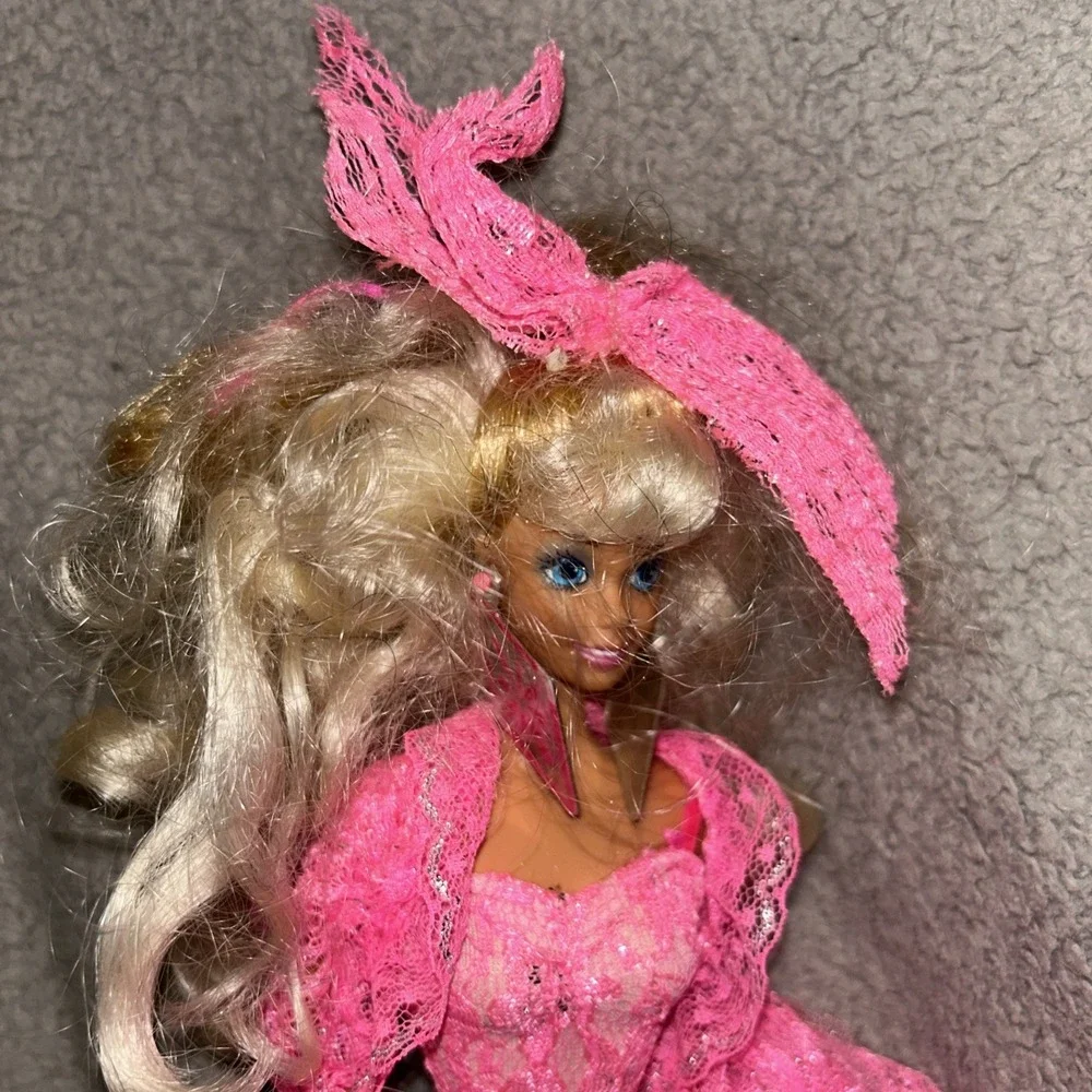 Vintage Barbie 1990 Light And‎ Lace Crimped Bonde Hair Doll Earrings Shoes E2